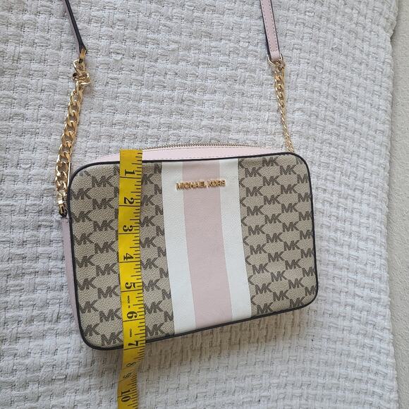 Michael Kors Pink and White Crossbody Bag with Gold Hardware - Picture 7 of 9